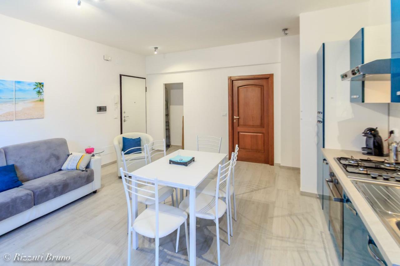 Appartamento Ristrutturato A Nuovo !!! Varazze Buitenkant foto